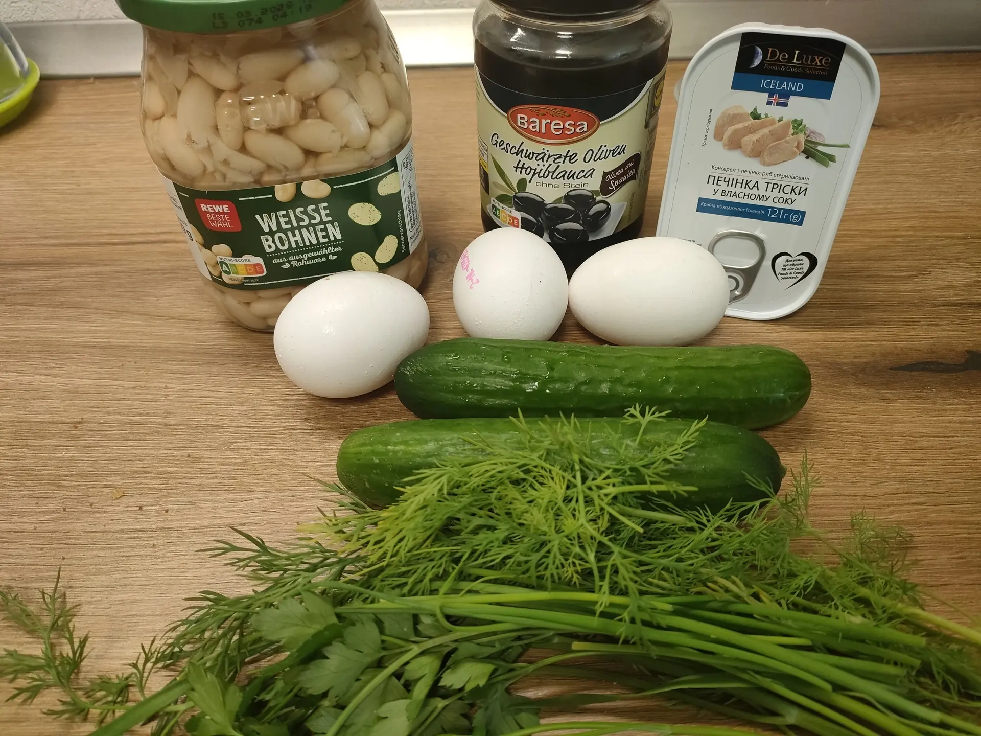 Фасолевый салат с печенью трески и оливками: шаг 1