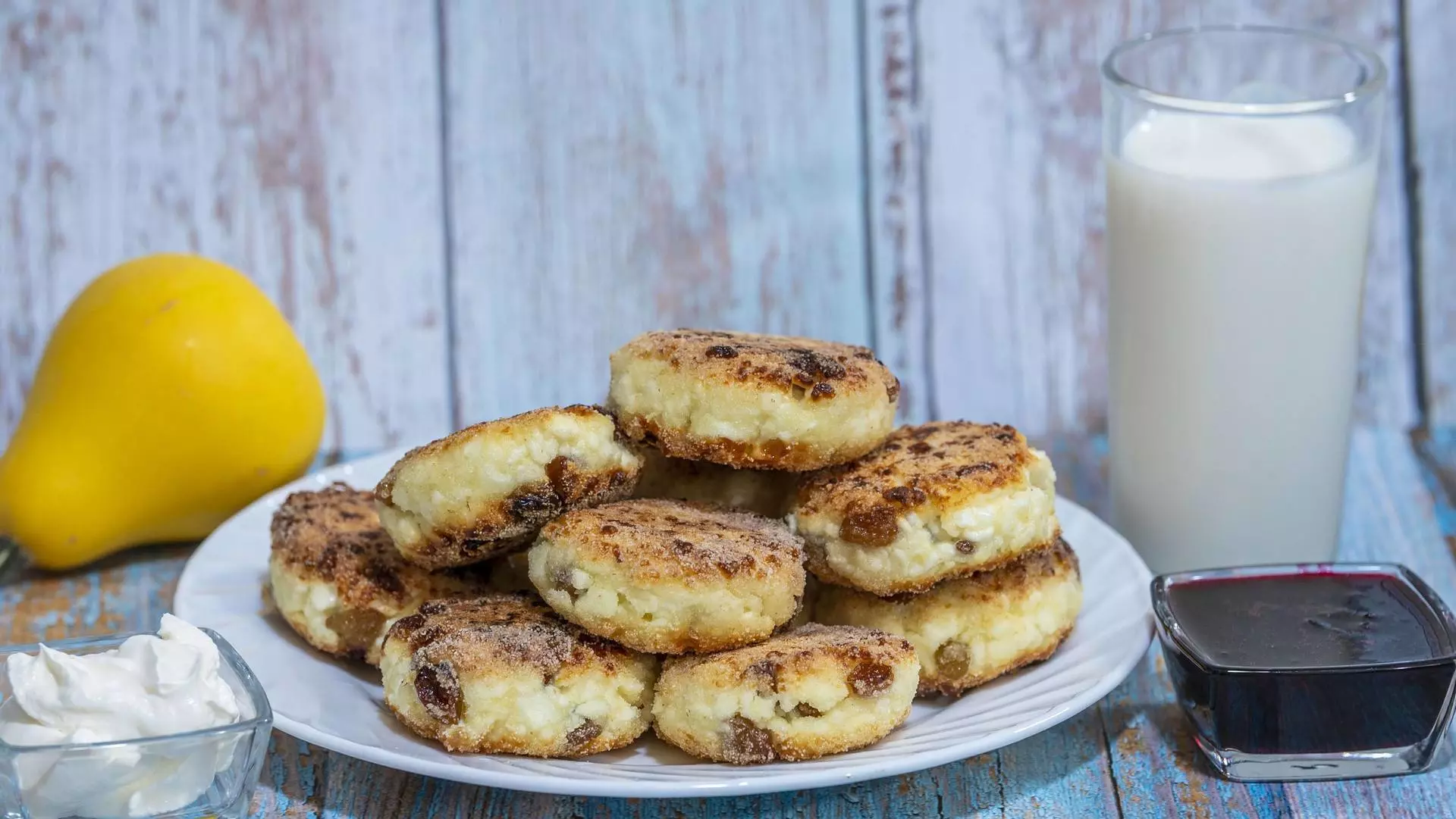 Творожные сырники без муки, с изюмом и манкой: шаг 9