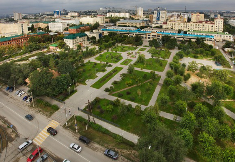 Теплый рисовый салат с крабовыми палочками