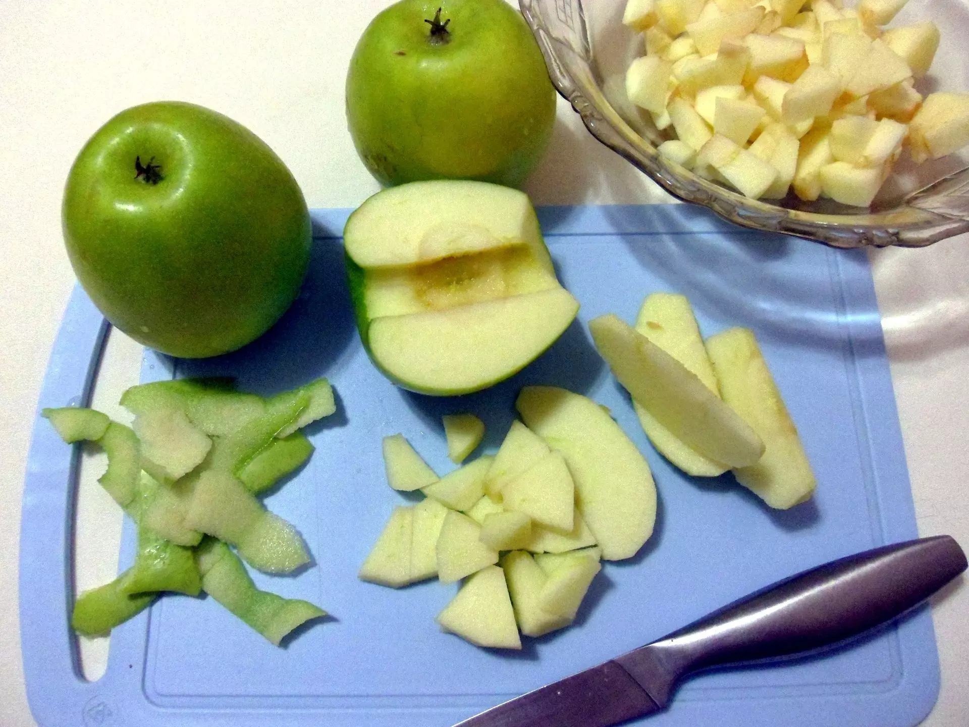 Яблочный рахат-лукум с грецкими орехами в кокосовой стружке: шаг 1